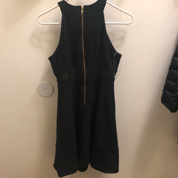 Peek a boo little black dress - Picture 3 of 4